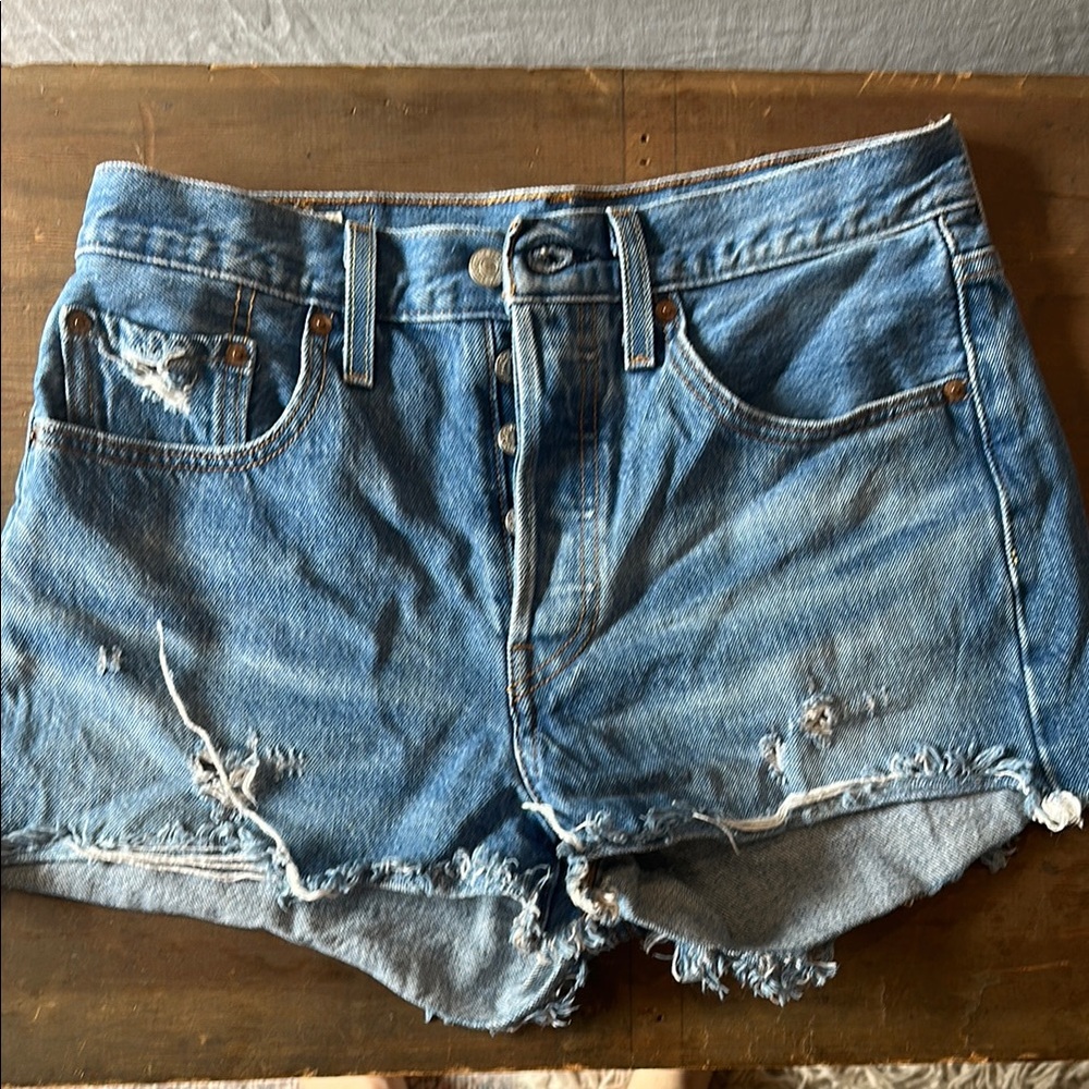 Levi’s Classic Blue Distressed Denim Shorts 27